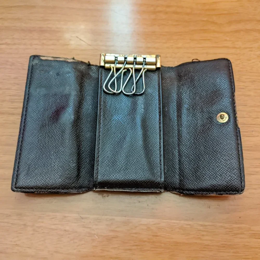 Louis Vuitton Damier Key Holder/Wallet #1570***
